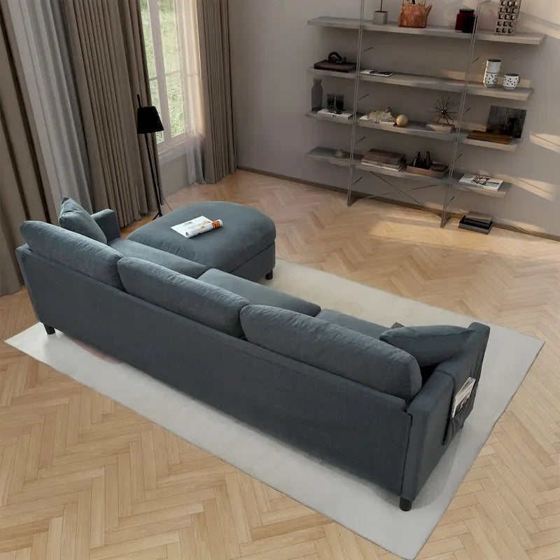 Élégant canapé en mousse avec coussins et pouf