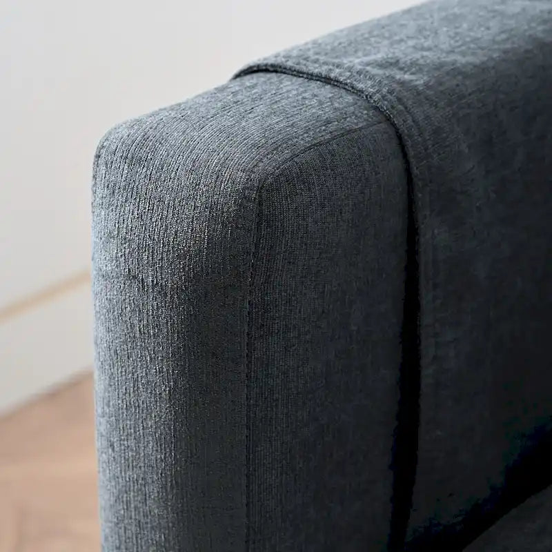 Élégant canapé en mousse avec coussins et pouf