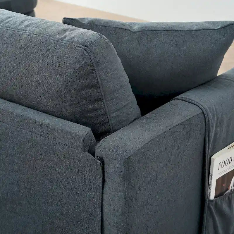 Élégant canapé en mousse avec coussins et pouf