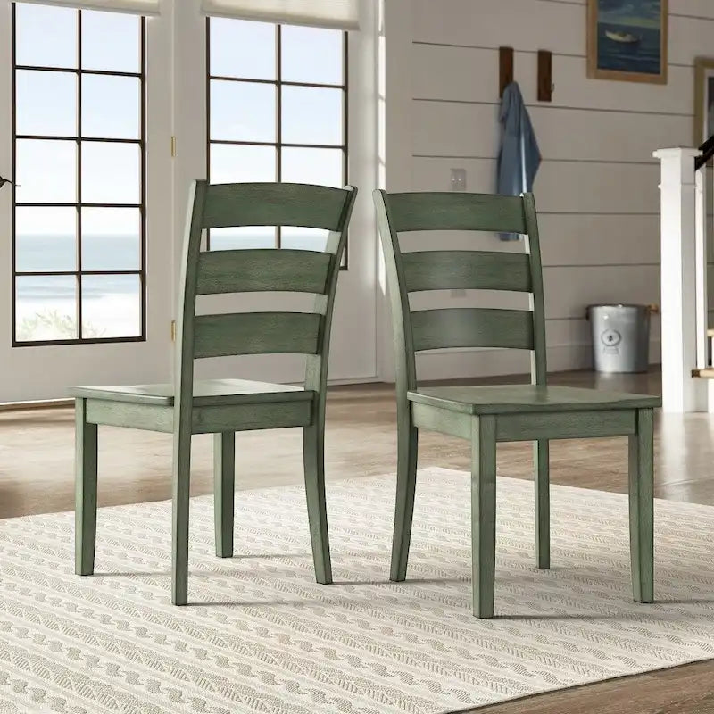 Chaises de salle à manger en bois (deux chaises par lot)