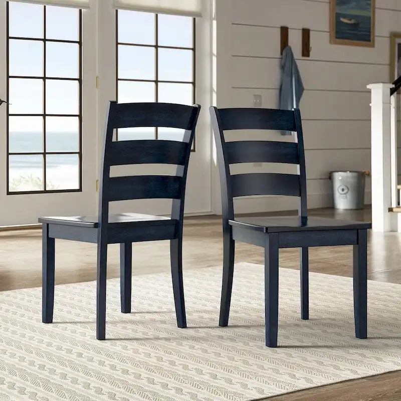 Chaises de salle à manger en bois (deux chaises par lot)