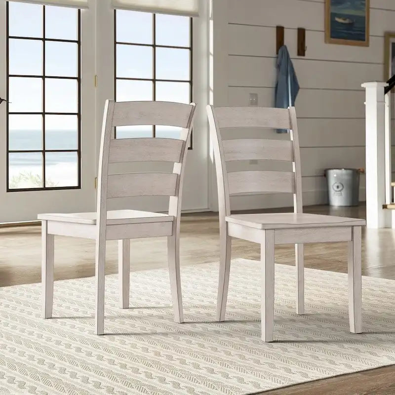 Chaises de salle à manger en bois (deux chaises par lot)