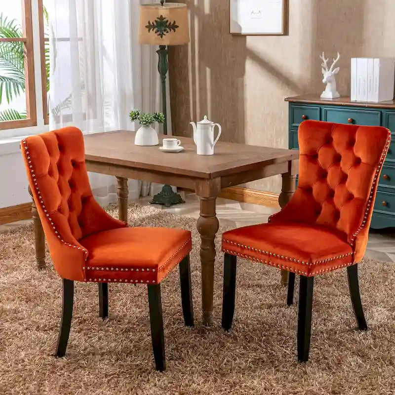 Lot de 2 chaises de salle à manger tapissées de velours avec garniture cloutée et pieds en bois